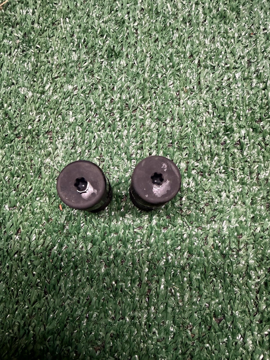 ♦️20–24 TESLA MODEL Y REAR TRUNK RUBBER BUMPER STOPPER SET OEM, 1500496-00-B
