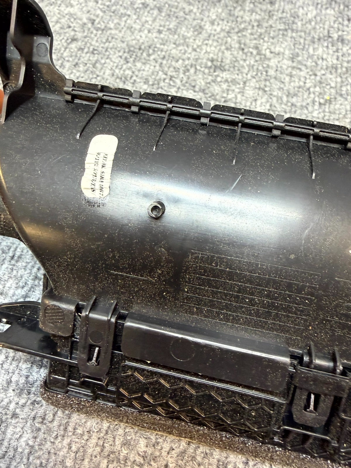 2020-2024 TESLA MODEL Y DASH LEFT SIDE AIR VENT GRILLE COVER PANEL OEM,108332000