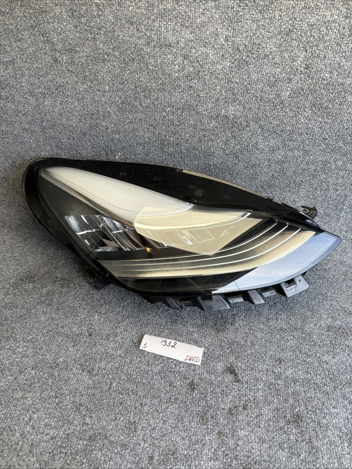 ♦️18-23 TESLA MODEL 3/Y HEADLIGHT RIGHT PASSENGER Reflector 1077372-10-I OEM