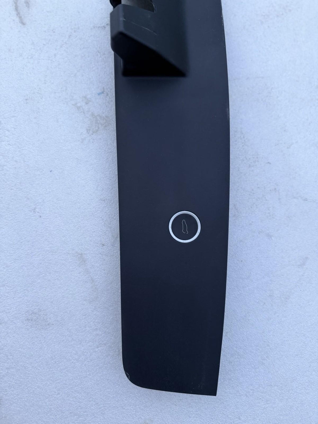 ♦️16-20 TESLA MODEL X REAR LIFTGATE LOWER COVER W/CONTROL SWITCH OEM, 103789700E