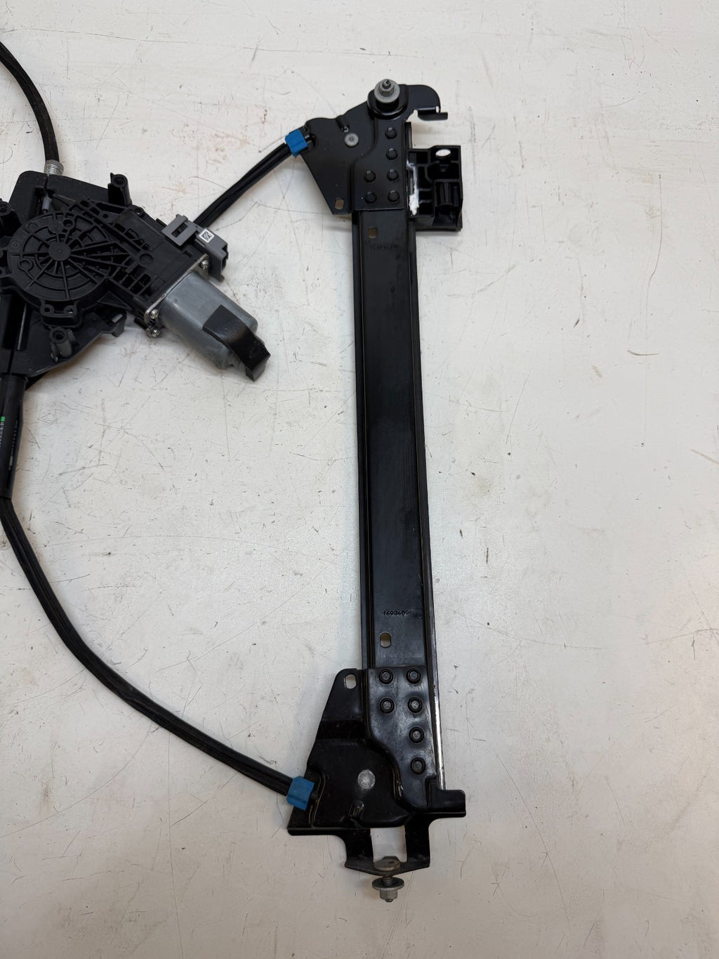 12-20 Tesla Model S Front Left Side Power Window Regulator & Motor 6006551-00-G