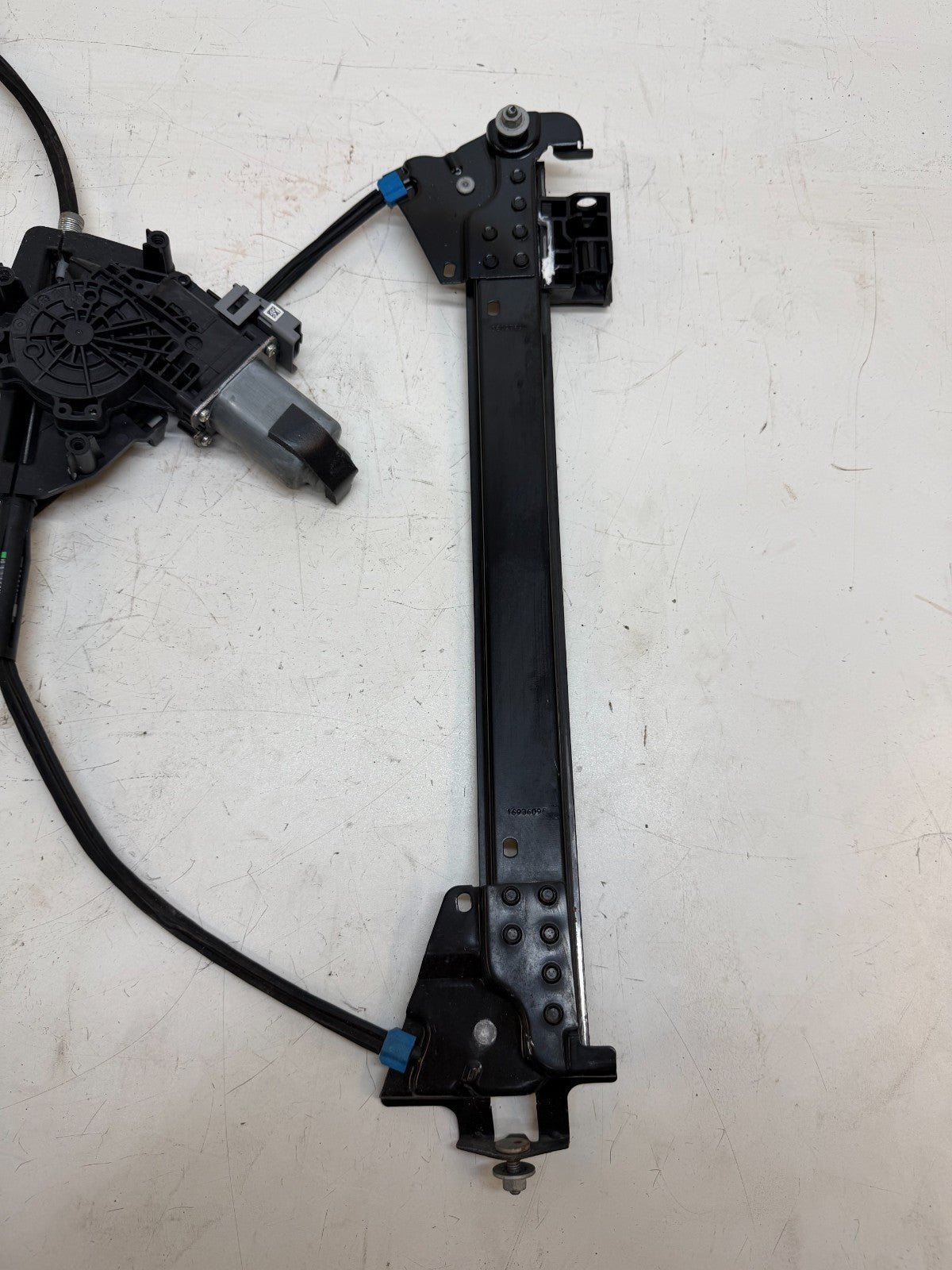 12-20 Tesla Model S Front Left Side Power Window Regulator & Motor 6006551-00-G