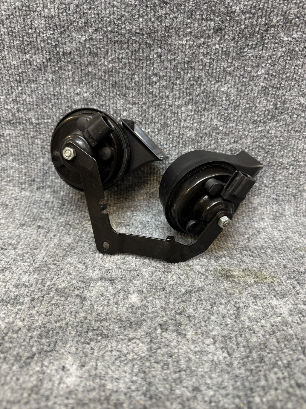 2017-2024 TESLA MODEL 3 Y LEFT/RIGHT LOW/HIGH PITCH HORN BRACKET OEM, 150724200B
