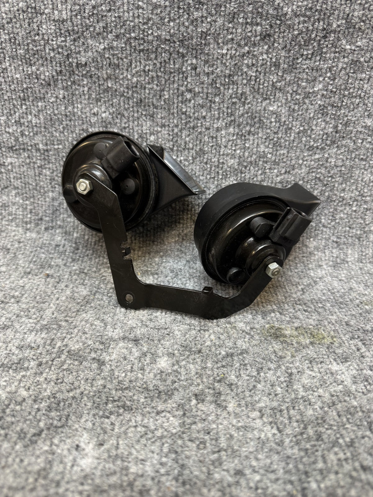 2017-2024 TESLA MODEL 3 Y LEFT/RIGHT LOW/HIGH PITCH HORN BRACKET OEM, 150724200B