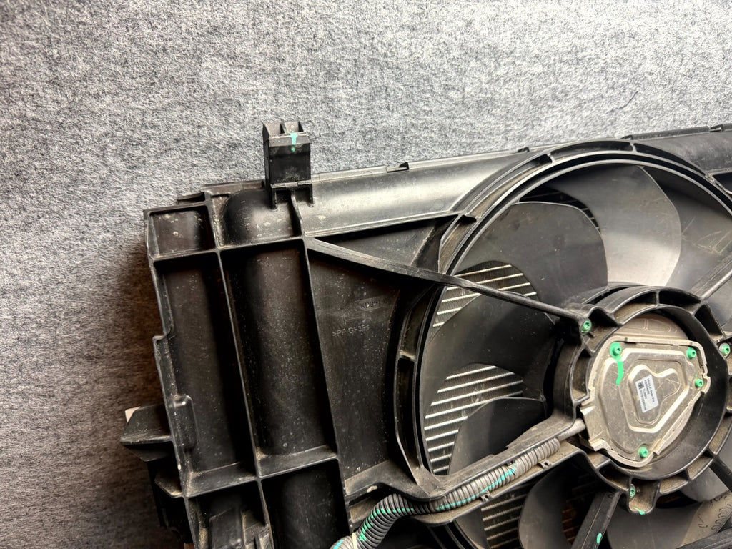 ♦️17 - 23 TESLA MODEL 3 FRONT RADIATOR AIR GRILL SHUTTER ASSY OEM, 1076732-00-H