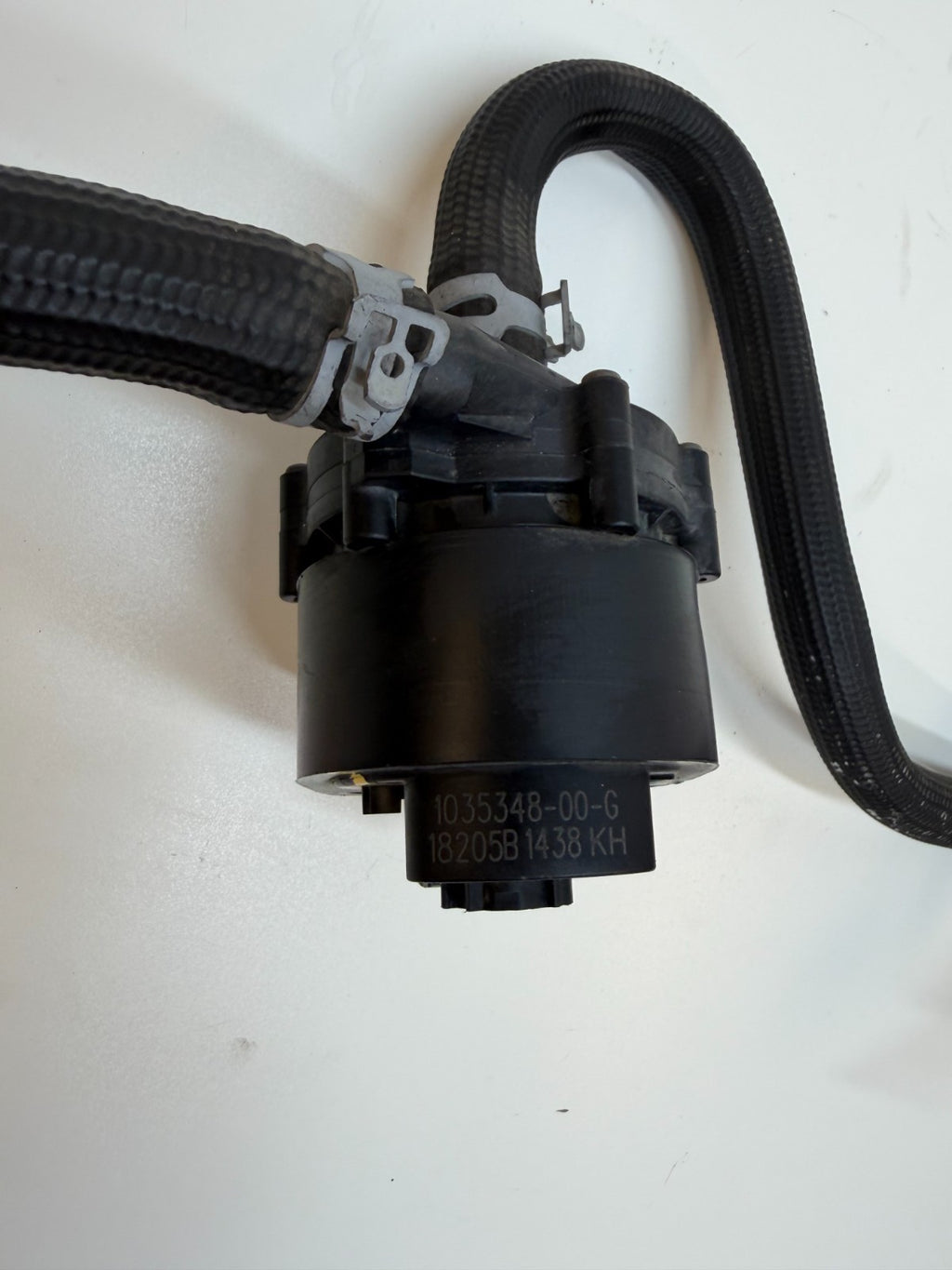 2012-2020 TESLA S ENGINE COOLANT PUMP & 3-WAY VALVE W/HOSES 1035348-00-G
