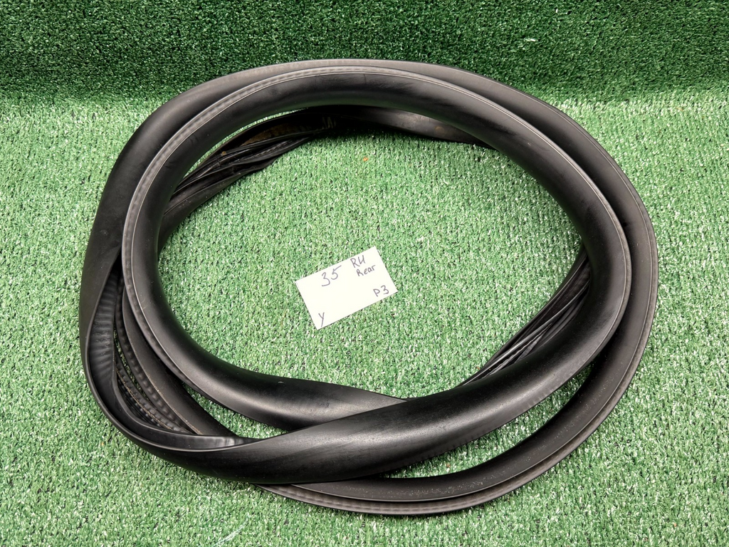 ♦️2017-2023 TESLA MODEL Y/3 REAR RIGHT SIDE DOOR WEATHERSTRIP SEAL OEM,149767500