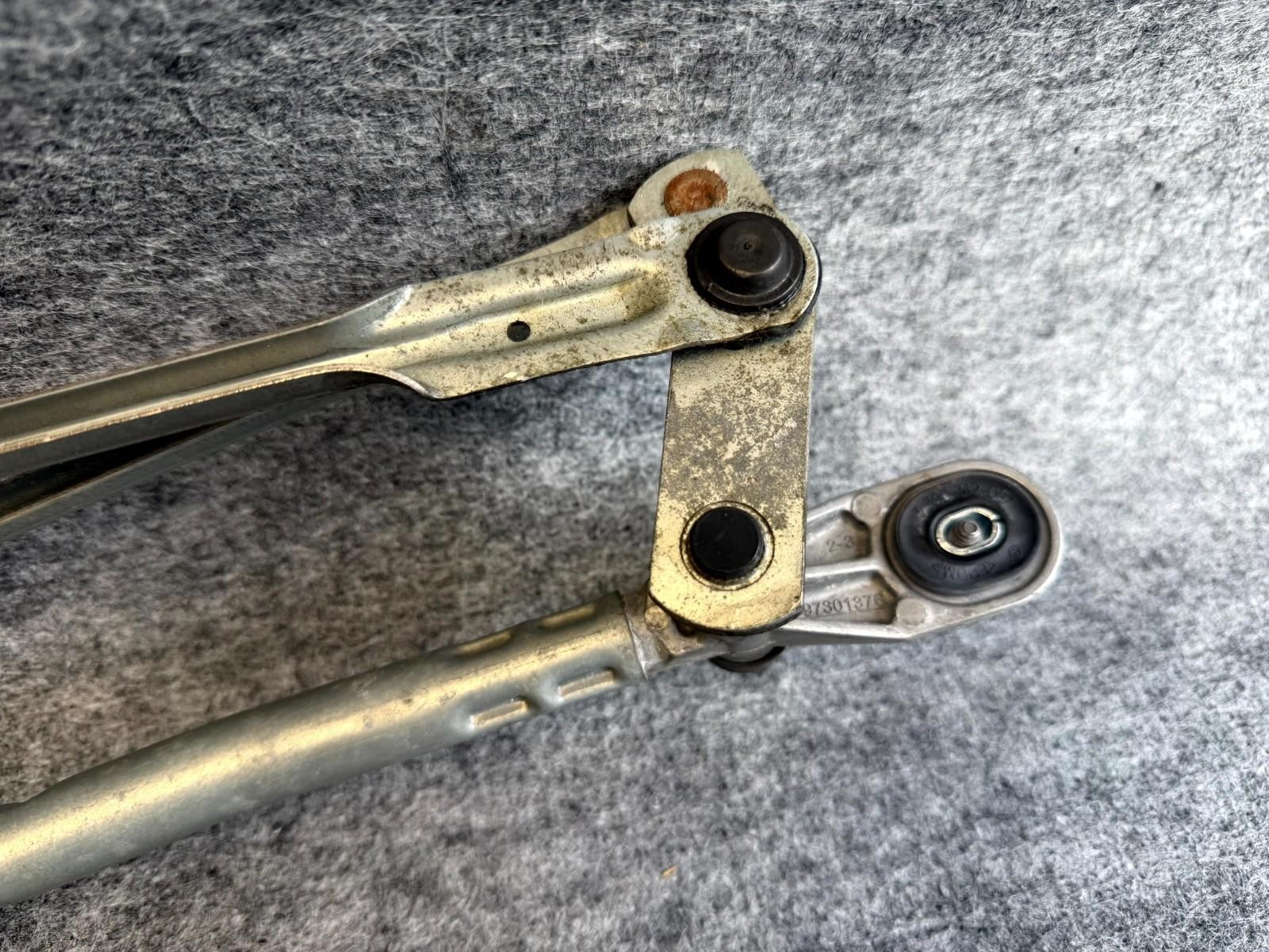 ♦️17-23 TESLA MODEL 3 FRONT WINDSHIELD WIPER MOTOR LINKAGE OEM, 1076725-00-F