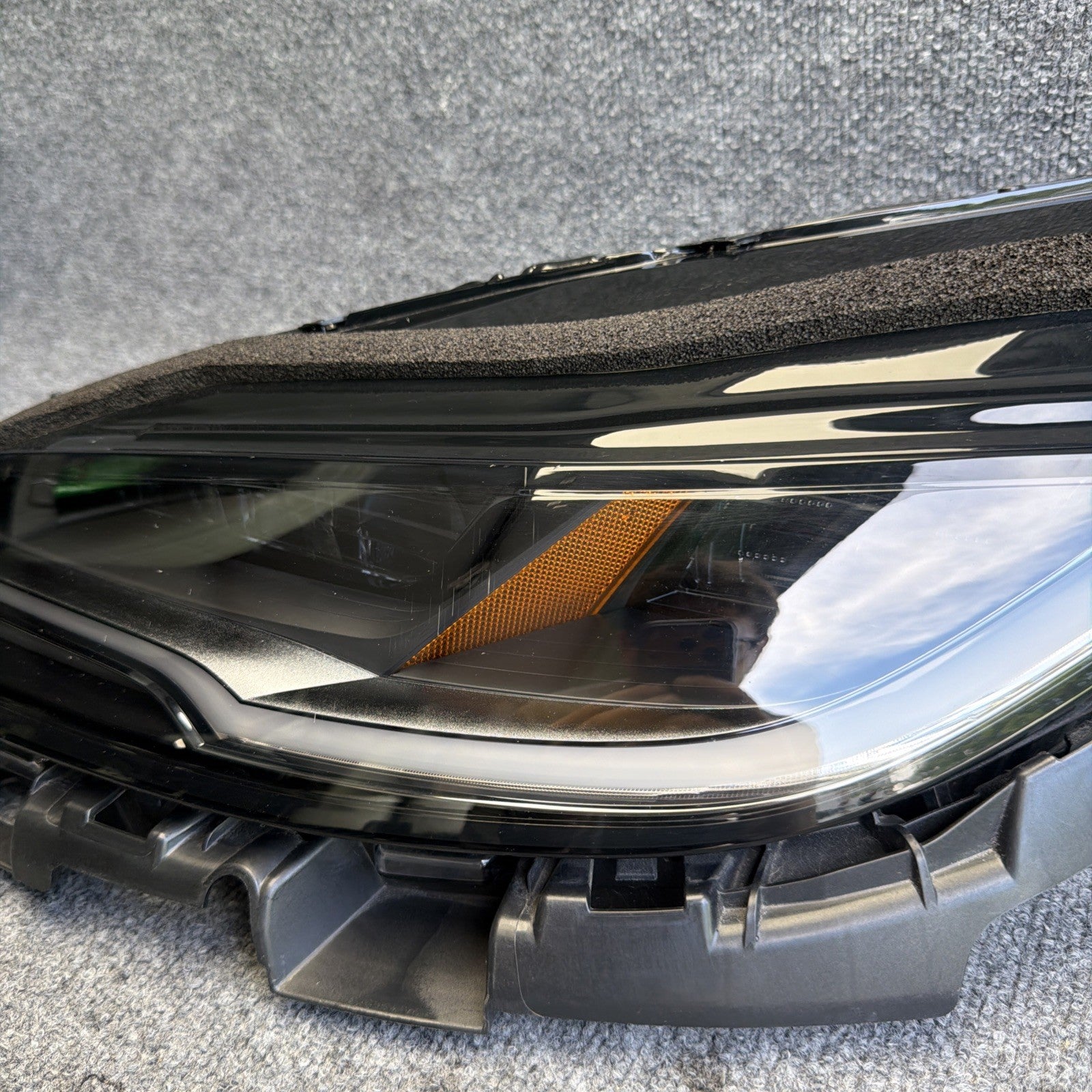 2024-2025 TESLA MODEL 3 HEADLIGHT OEM LEFT LH DRIVER SIDE LED 1694086-00-G