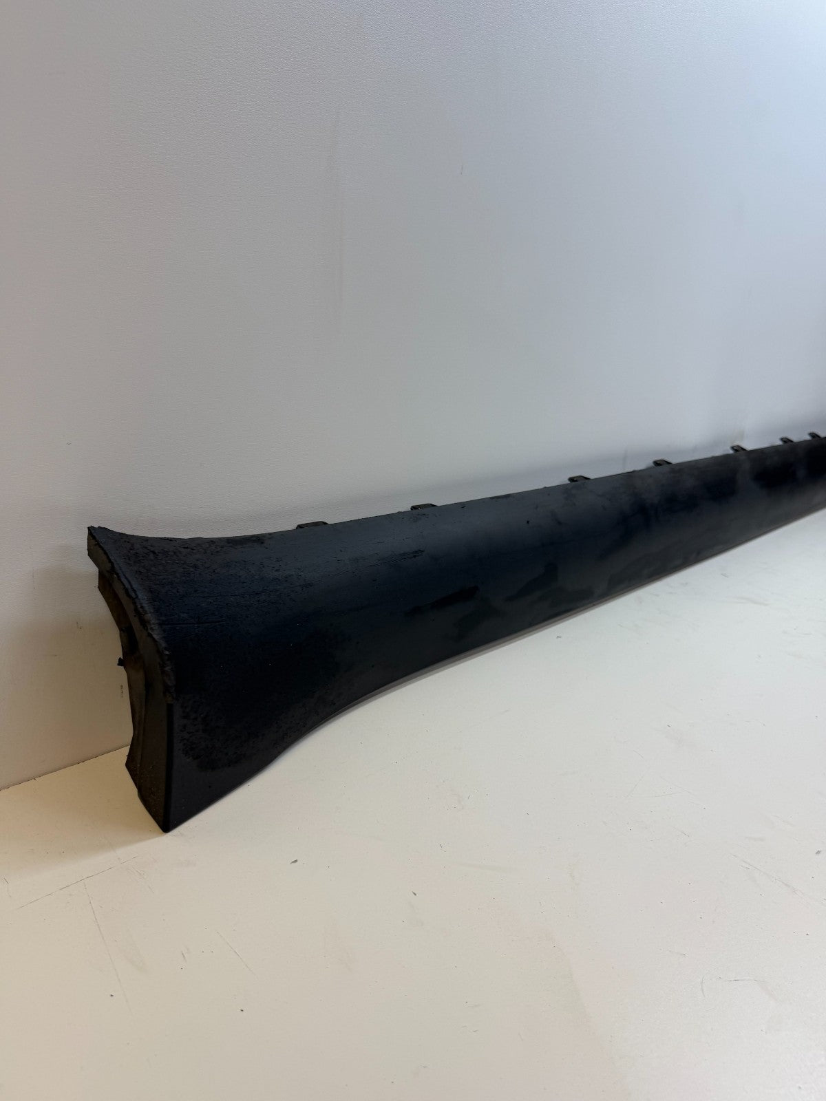 20-24 Tesla Model Y Left Door Side Skirt Molding Rocker Cover 1497740-00-B