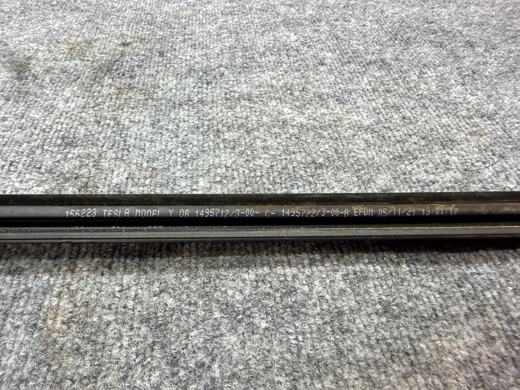 2020-2024 TESLA MODEL Y REAR LEFT SIDE DOOR WINDOW OUTER BELT SEAL OEM,149572200