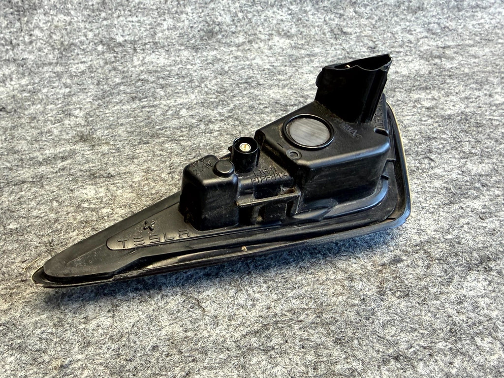 ♦️2017 – 2023 TESLA MODEL 3 Y LEFT SIDE FENDER CAMERA MARKER OEM, 1495864-01-A