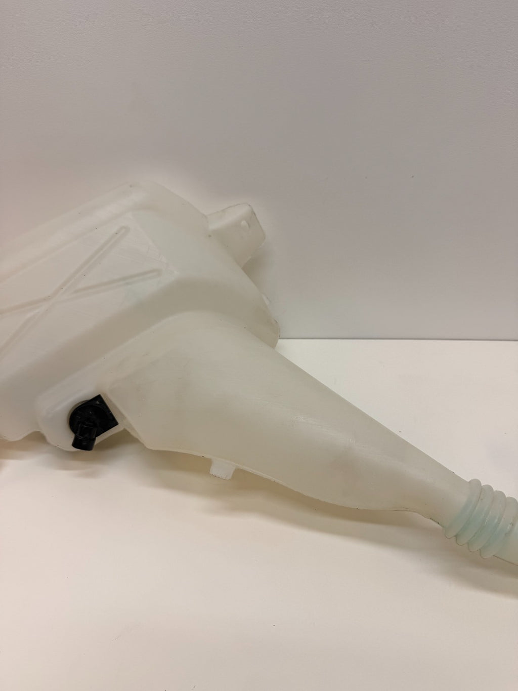 2012-2020 TESLA MODEL S WIPER WASHER RESERVOIR TANK BOTTLE 1005400-00-D
