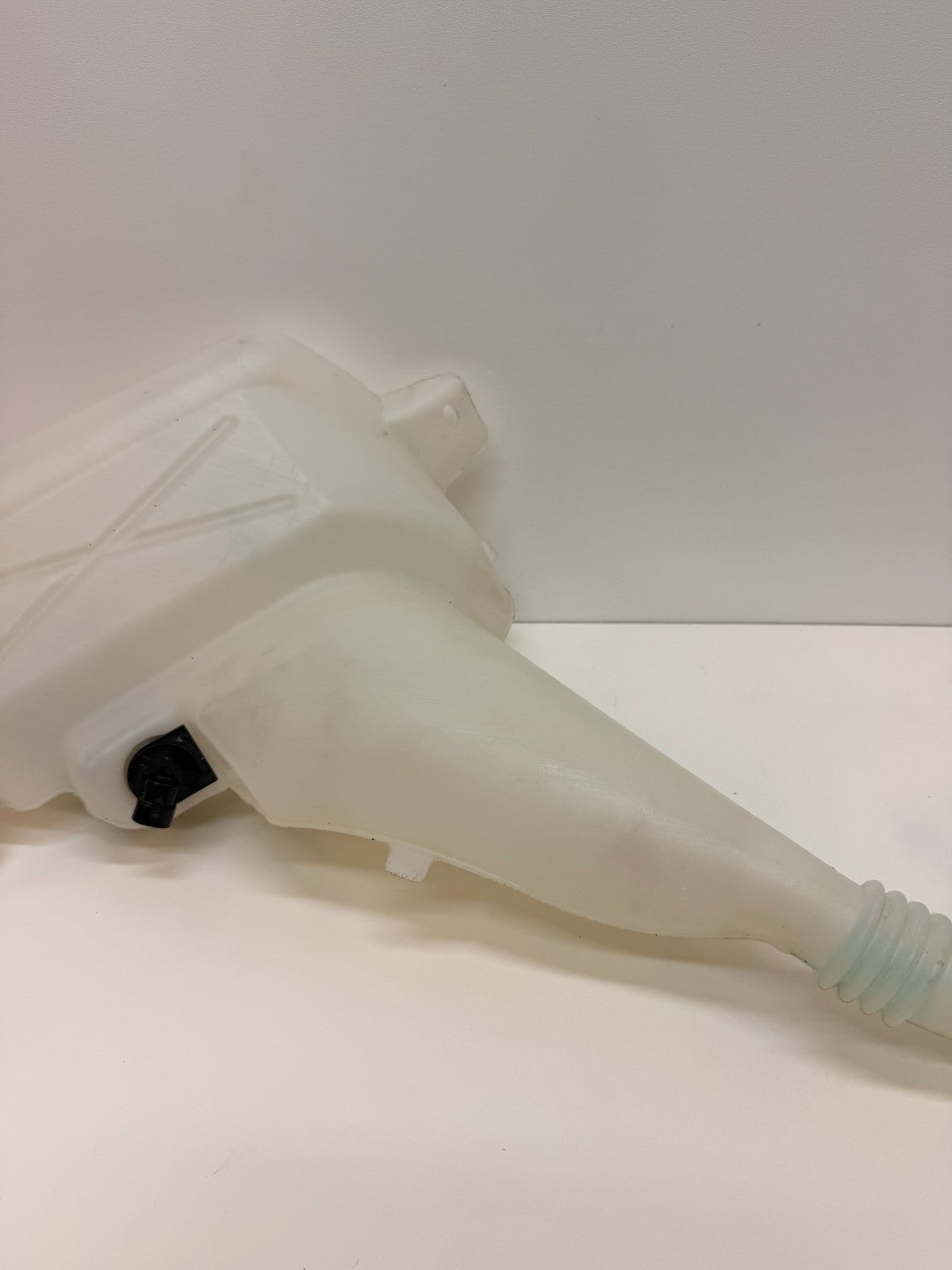 2012-2020 TESLA MODEL S WIPER WASHER RESERVOIR TANK BOTTLE 1005400-00-D