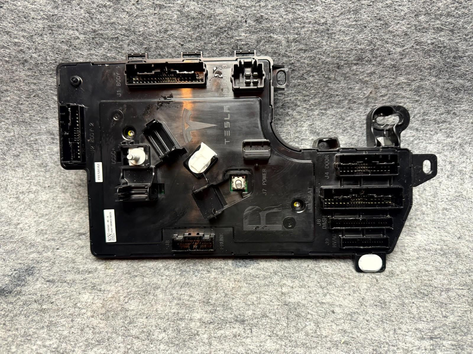 ♦️2017-2023 TESLA MODEL 3 FRONT RIGHT ELECTRIC VOLTAGE MODULE OEM, 1100340-90-H