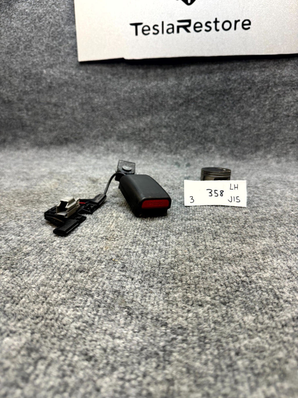 2017-2023 TESLA MODEL 3 REAR LEFT DRIVER SIDE SEAT BELT BUCKLE OEM, 1085939-01-E