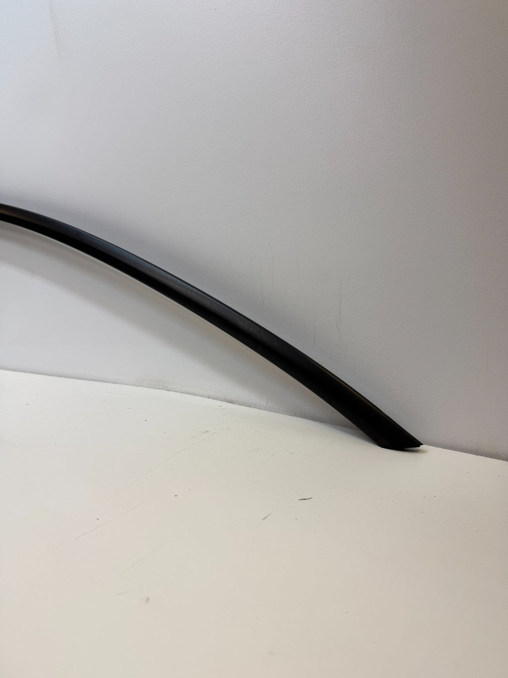 2020 - 2024 TESLA MODEL Y ROOF RIGHT PASSENGER SIDE MOLDING COVER 1495731-00-A