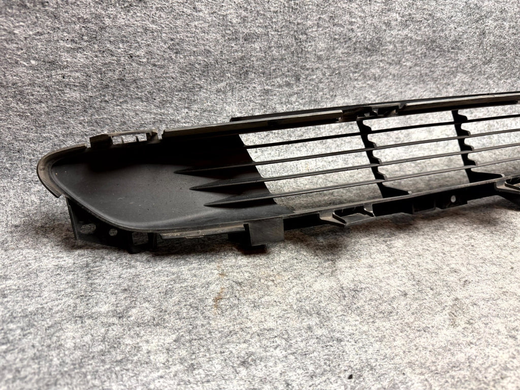♦️2017–2023 TESLA MODEL 3 FRONT BUMPER LOWER CENTER GRILLE OEM, 1085927-00-C