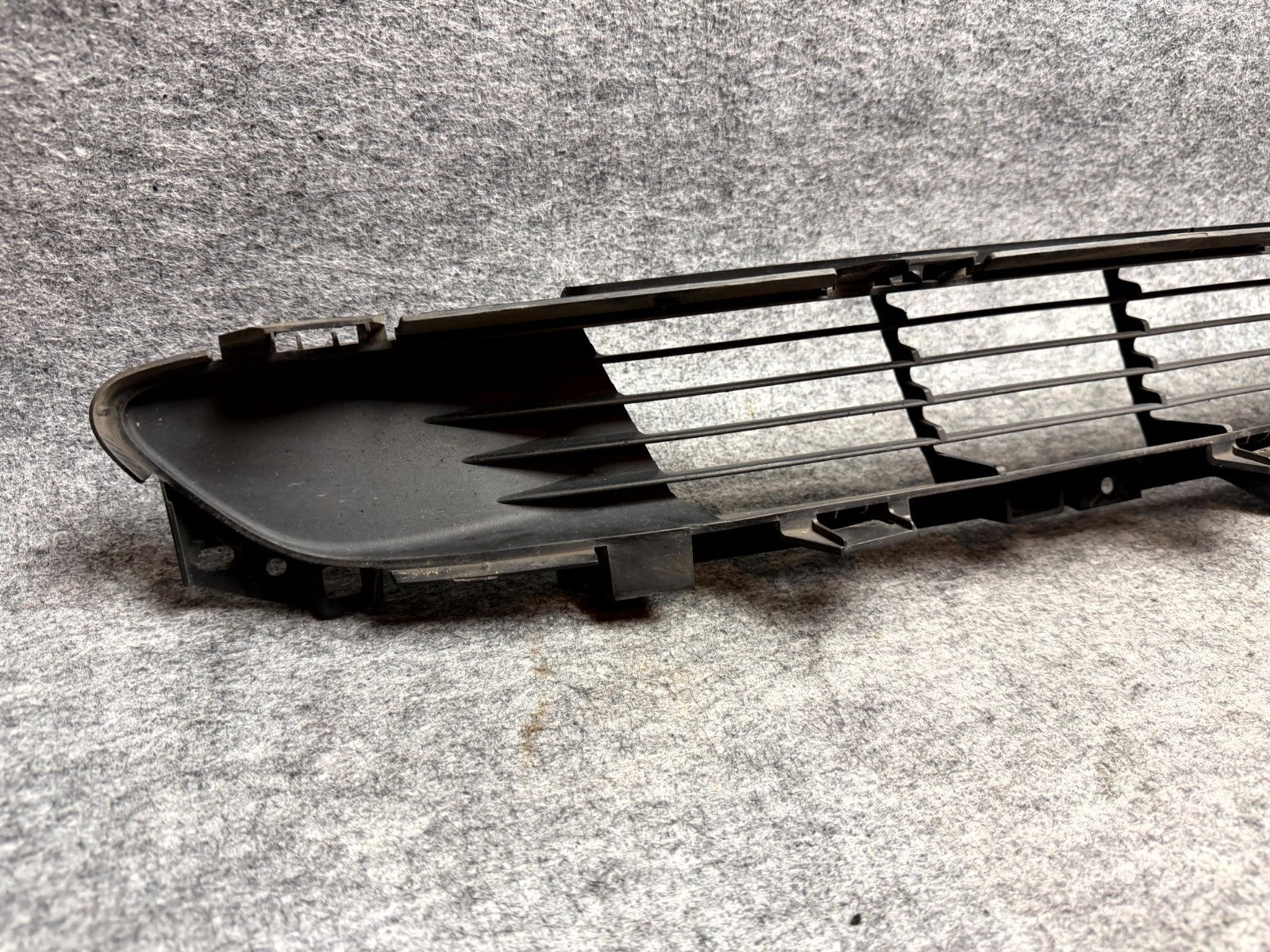 ♦️2017–2023 TESLA MODEL 3 FRONT BUMPER LOWER CENTER GRILLE OEM, 1085927-00-C