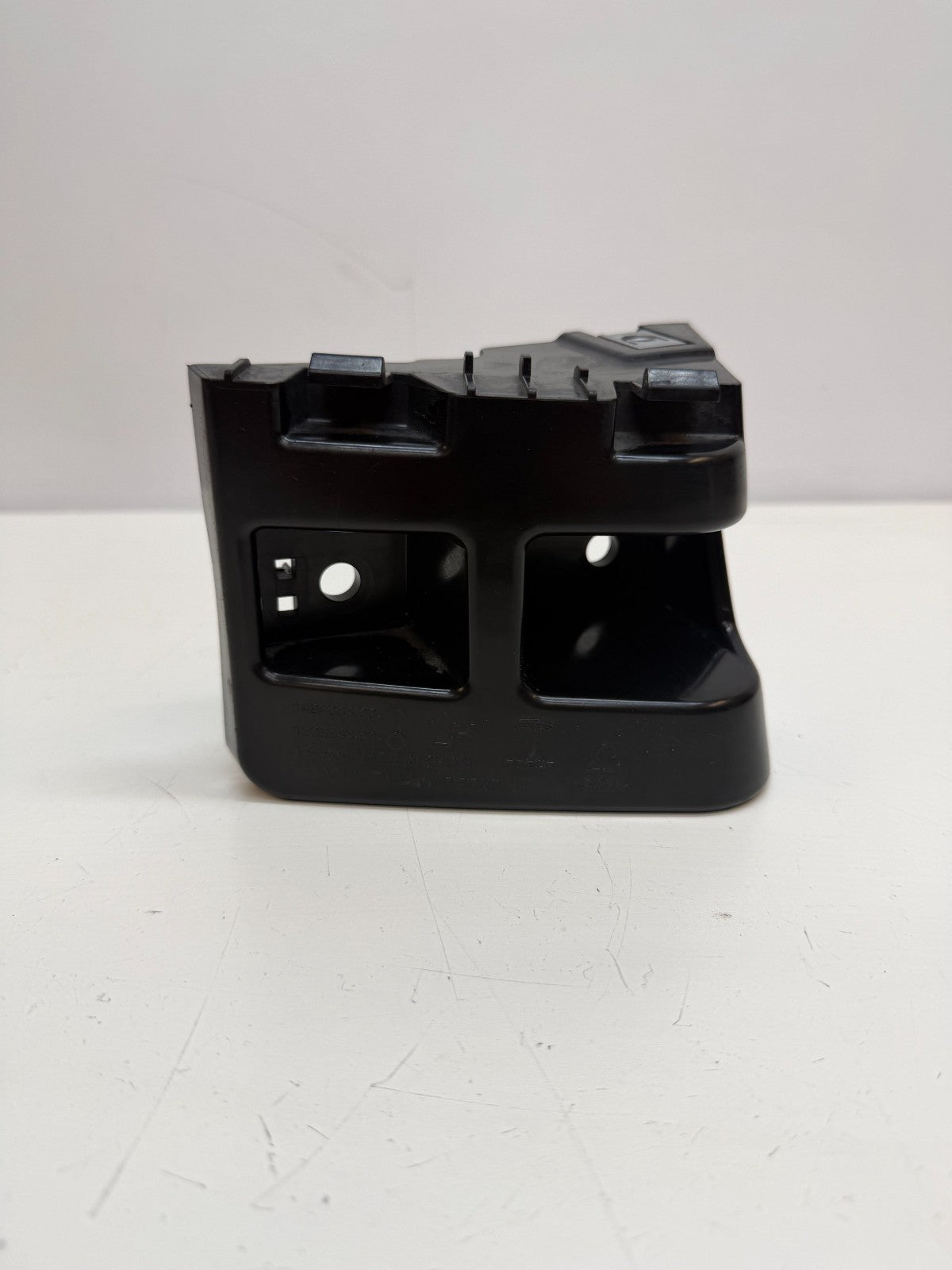 2020 - 2024 TESLA MODEL Y REAR BUMPER LEFT TAILLIGHT LAMP BRACKET 1506968-00-D