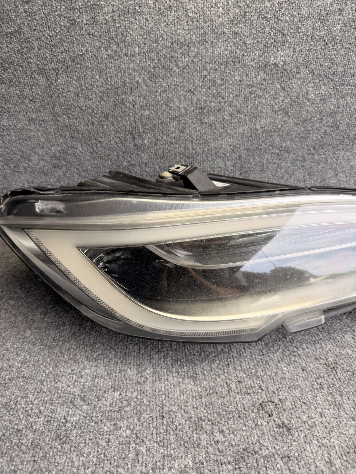 OEM  2016-2020 Tesla Model S Right Passenger Side Headlight 1053571-00-B