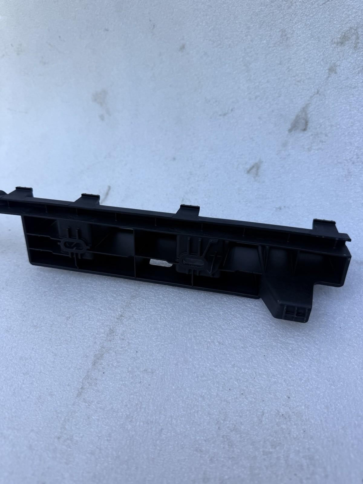 ♦️16 - 20 TESLA MODEL X REAR RIGHT SIDE DOOR LATCH LOWER BRACKET OEM, 105372600B