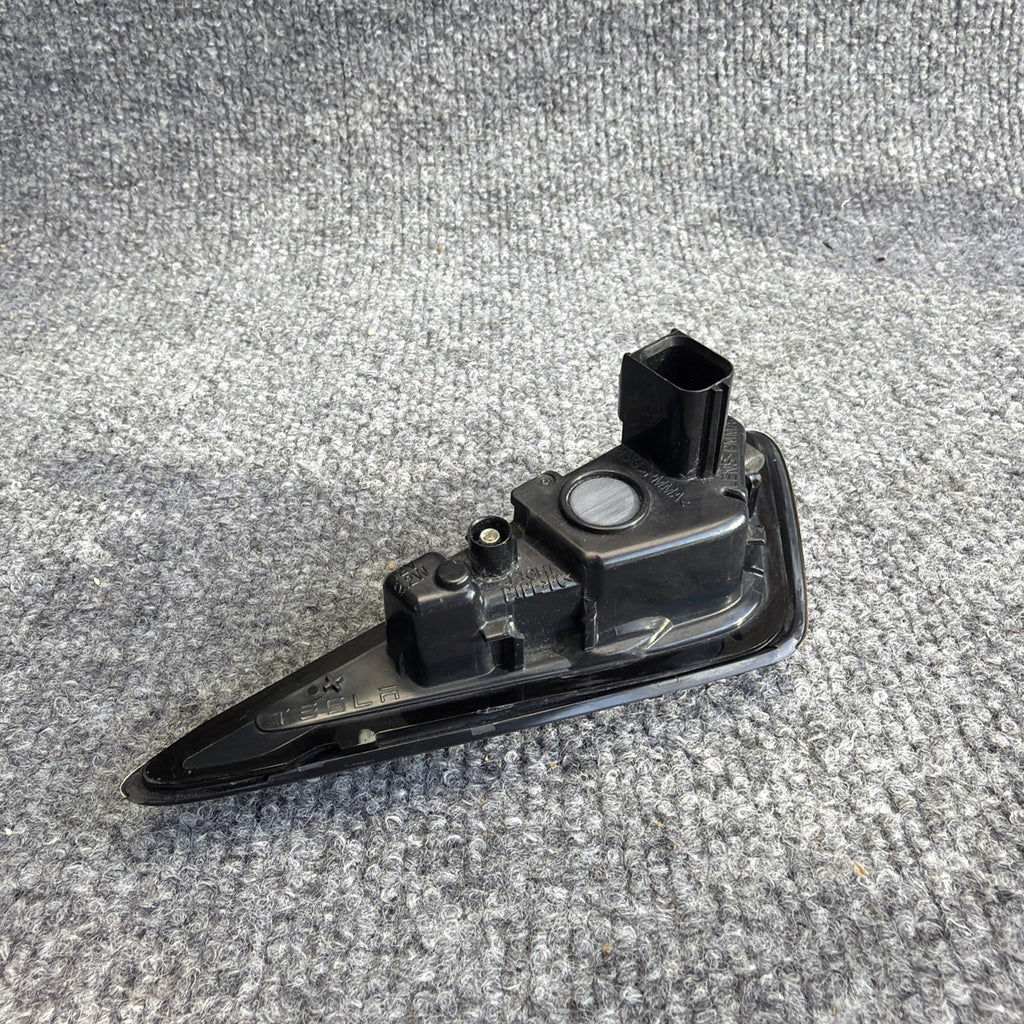 17-23 TESLA MODEL 3/Y LEFT FENDER TURN SIGNAL REPEATER CAMERA OEM 1125106-77-E
