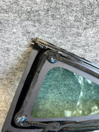 ♦️17-23 TESLA MODEL 3 REAR RIGHT QUARTER WINDOW GLASS W/ MOLDING OEM, 43R-011570