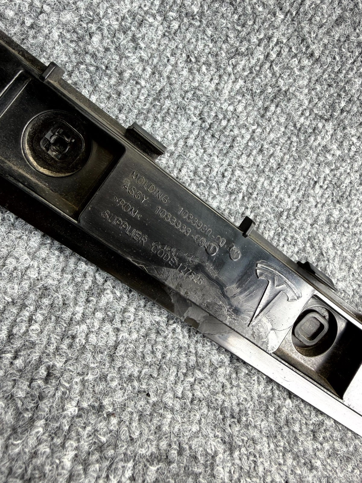 2017-2023 TESLA MODEL 3 REAR LEFT BUMPER LOWER SUPPORT BRACKET OEM, 1083990-00-I