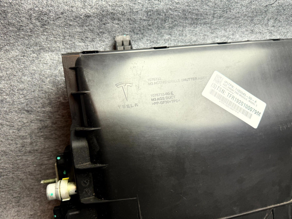♦️17 - 23 TESLA MODEL 3 FRONT RADIATOR AIR GRILL SHUTTER ASSY OEM, 1076732-00-H