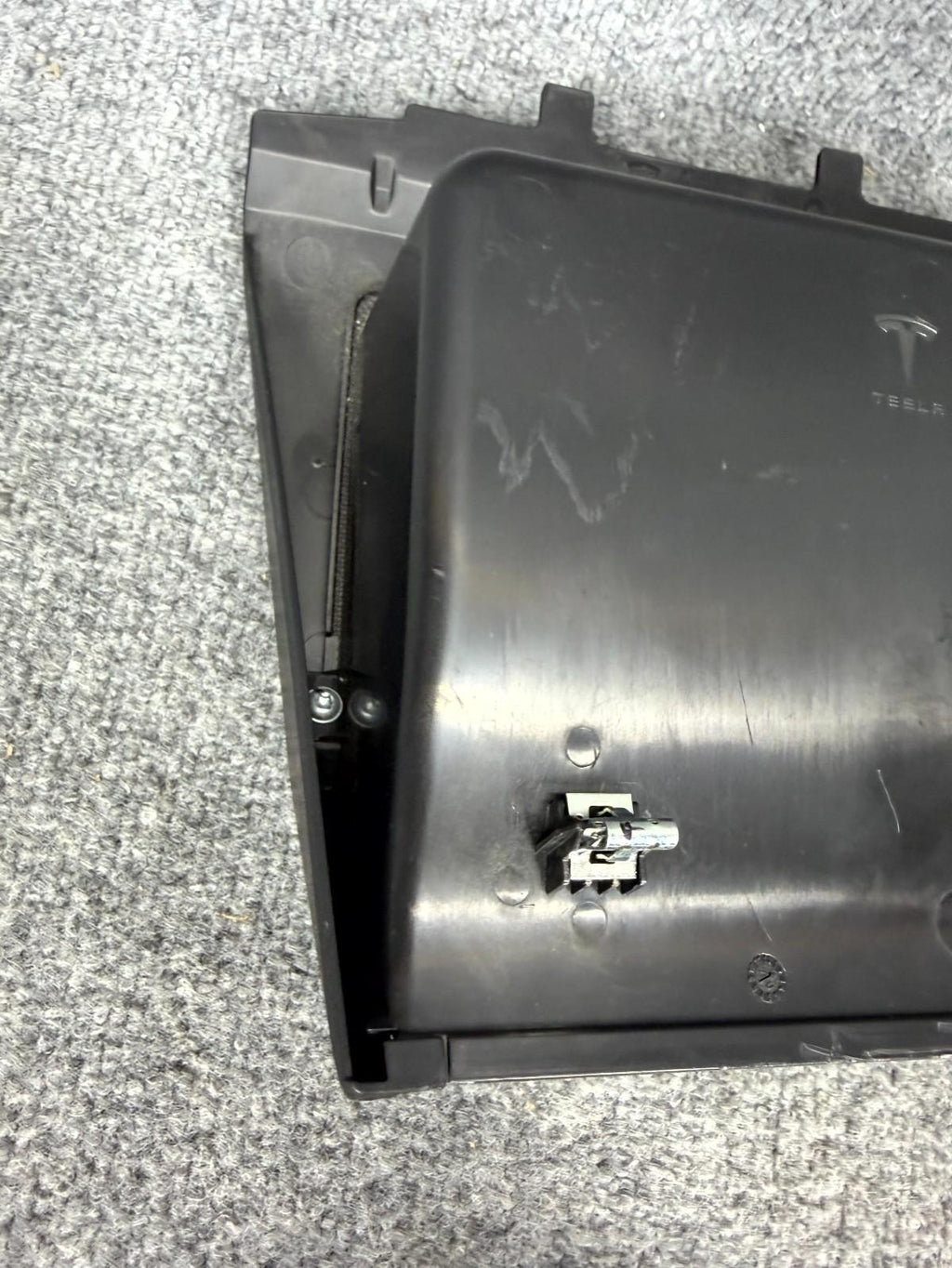 2016-2020 Tesla Model X Dashboard Center Cubby Storage Bin OEM, 1045057-00-C
