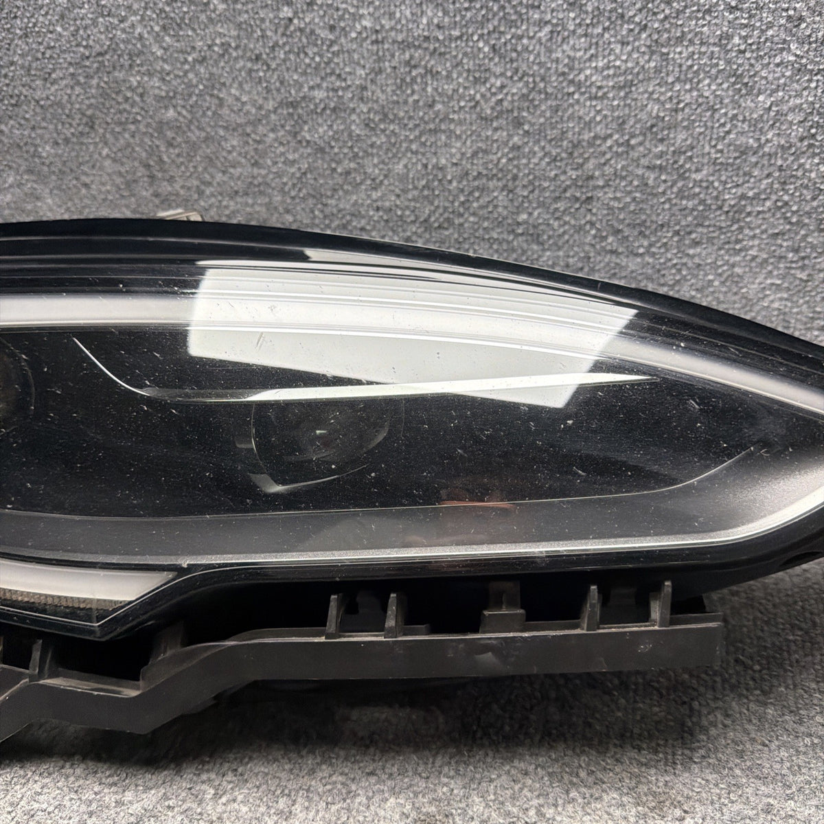 2022-2025 TESLA MODEL S RIGHT HEADLIGHT BLACK Projector LED 1563714-00-F OEM