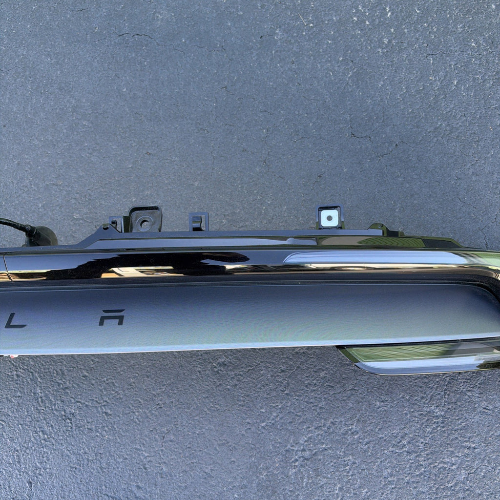 2025 2026 TESLA MODEL Y JUNIPER TAIL LIGHT OEM CENTER LED TAIL LAMP