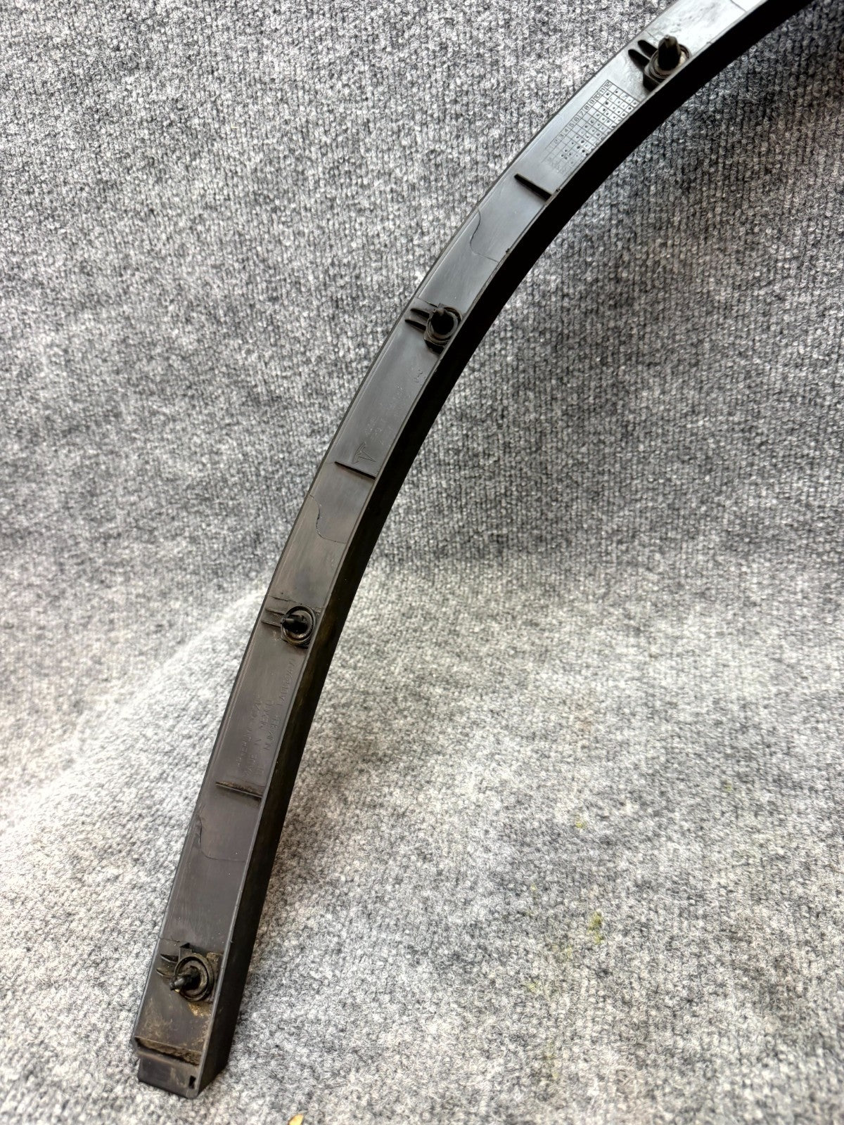 2020 - 2024 TESLA MODEL Y FRONT LEFT SIDE WHEEL FLARE MOLDING OEM, 1494161-00-C