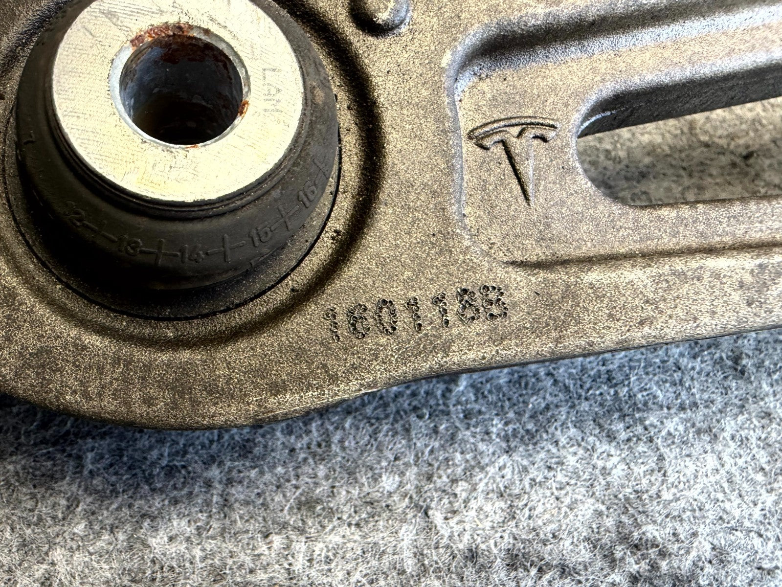 ♦️2012 - 2020 TESLA MODEL S FRONT RIGHT SIDE CONTROL ARM OEM 1048951-00-B