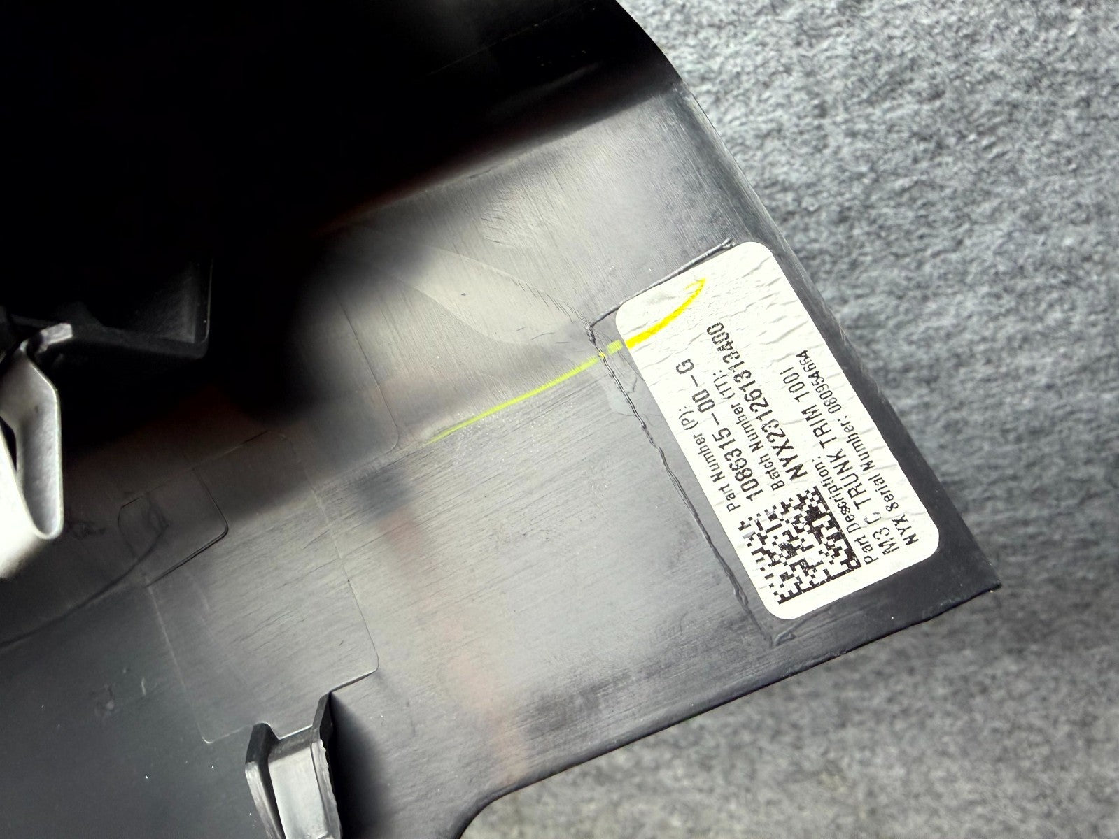 ♦️2017-2023 TESLA MODEL 3 TAILGATE TRUNK LOCK TRIM SCUFF PLATE OEM, 1086315-00-G