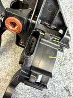 2017-2023 TESLA MODEL 3 ACCELERATOR & BRAKE PEDAL SET ASSEMBLY OEM, 1044691-00-D