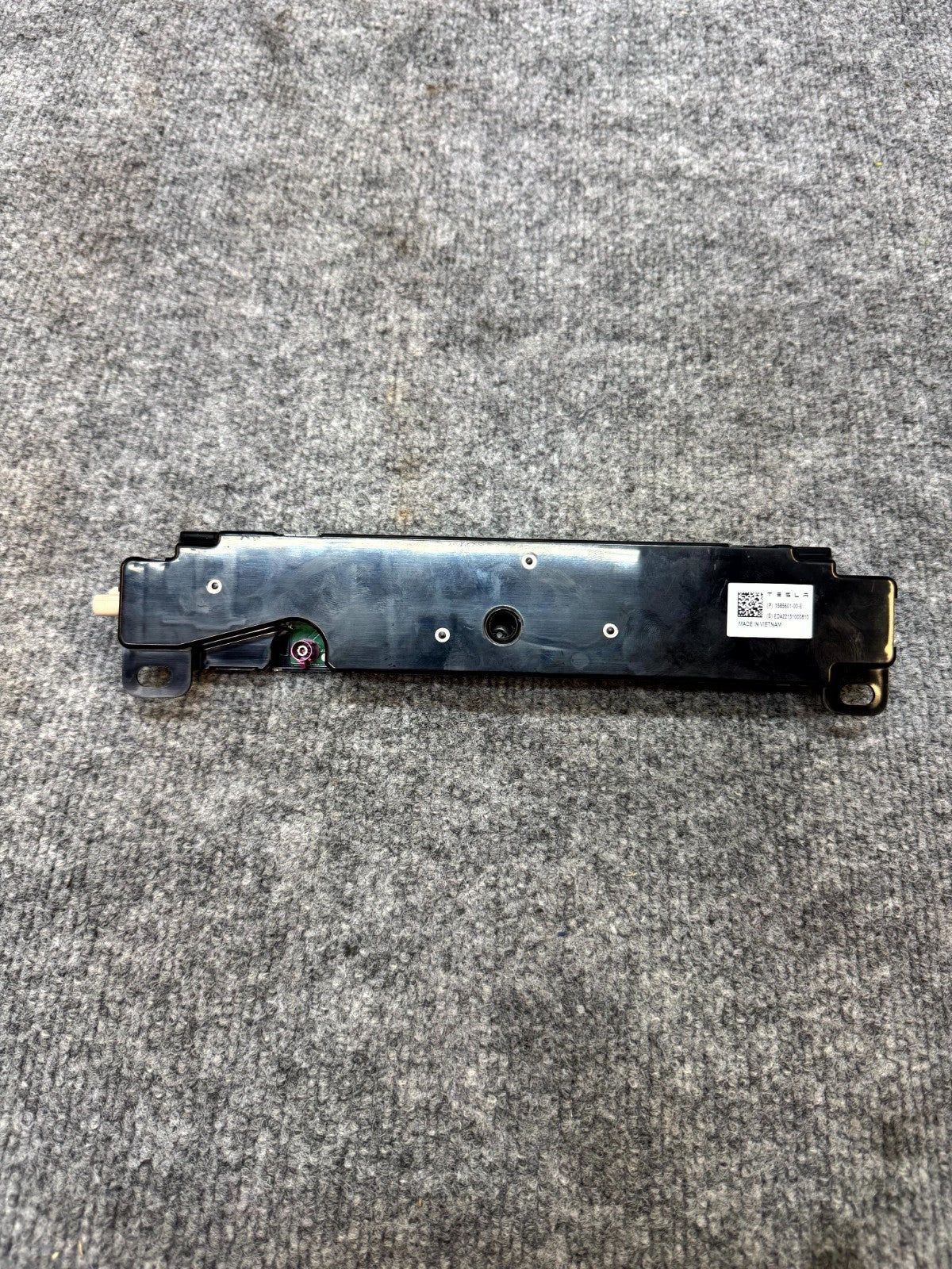 2020-2024 TESLA MODEL Y WIFI BLUETOOTH ANTENNA CONTROL MODULE OEM, 1585601-00-E
