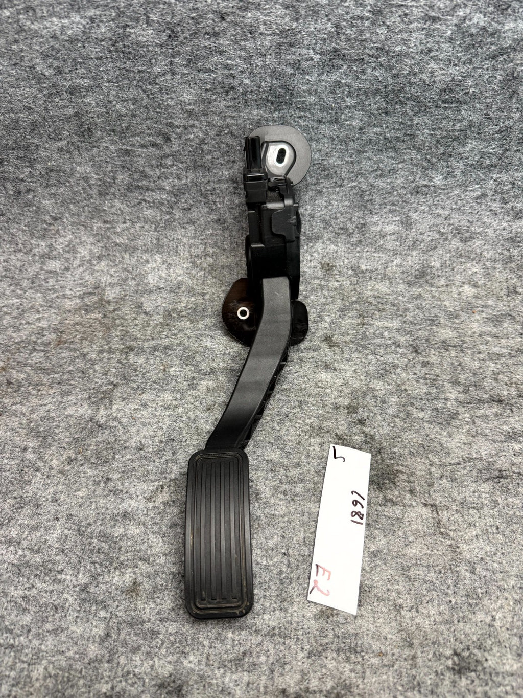 ♦️12-20 TESLA MODEL S LEFT SIDE ACCELERATOR GAS THROTTLE PEDAL OEM, 6PV933370-17