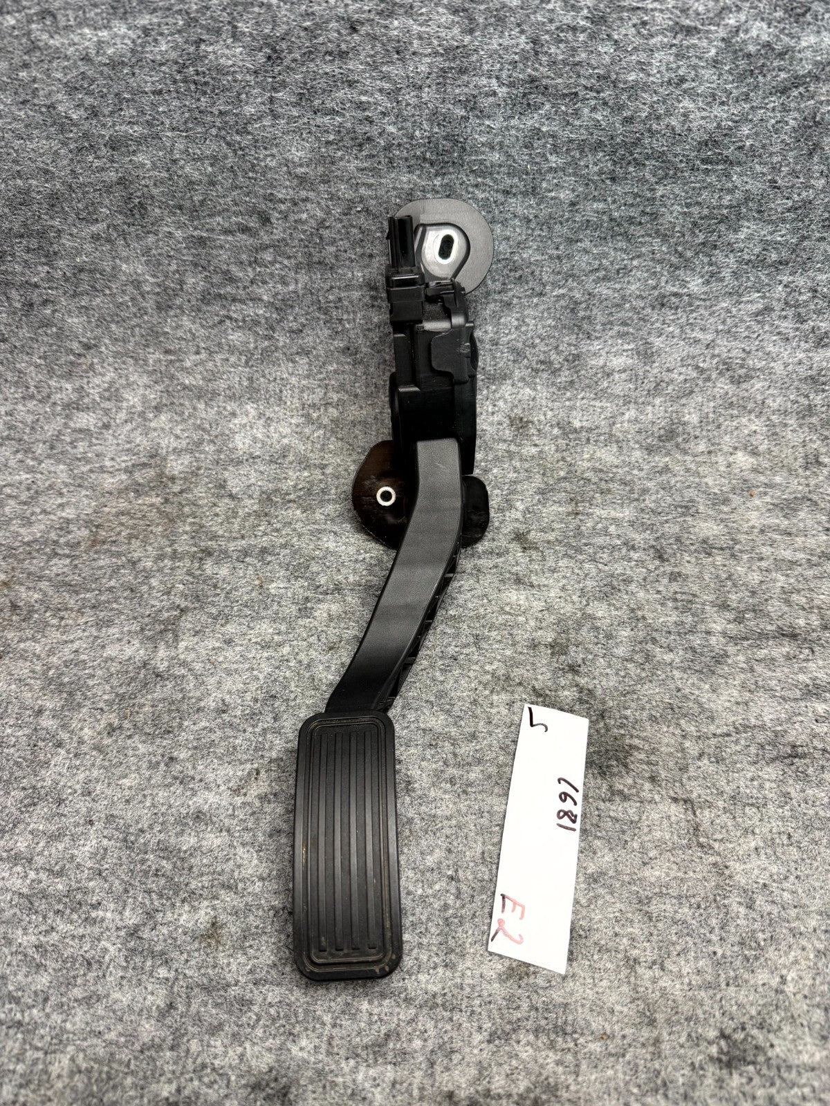 ♦️12-20 TESLA MODEL S LEFT SIDE ACCELERATOR GAS THROTTLE PEDAL OEM, 6PV933370-17
