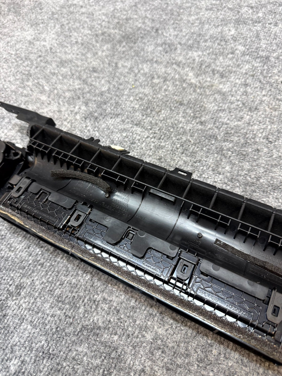 2020-2024 TESLA MODEL Y DASH LEFT SIDE AIR VENT GRILLE COVER PANEL OEM,108332000