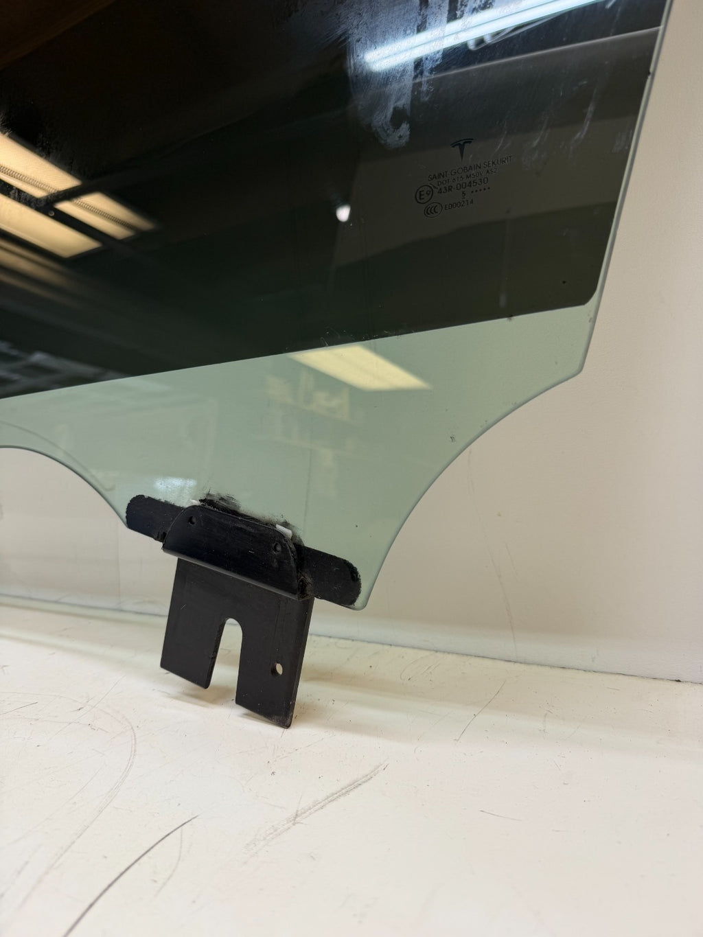 2016-2020 Tesla Model X Front Left Driver Window Door Glass 43R-004530