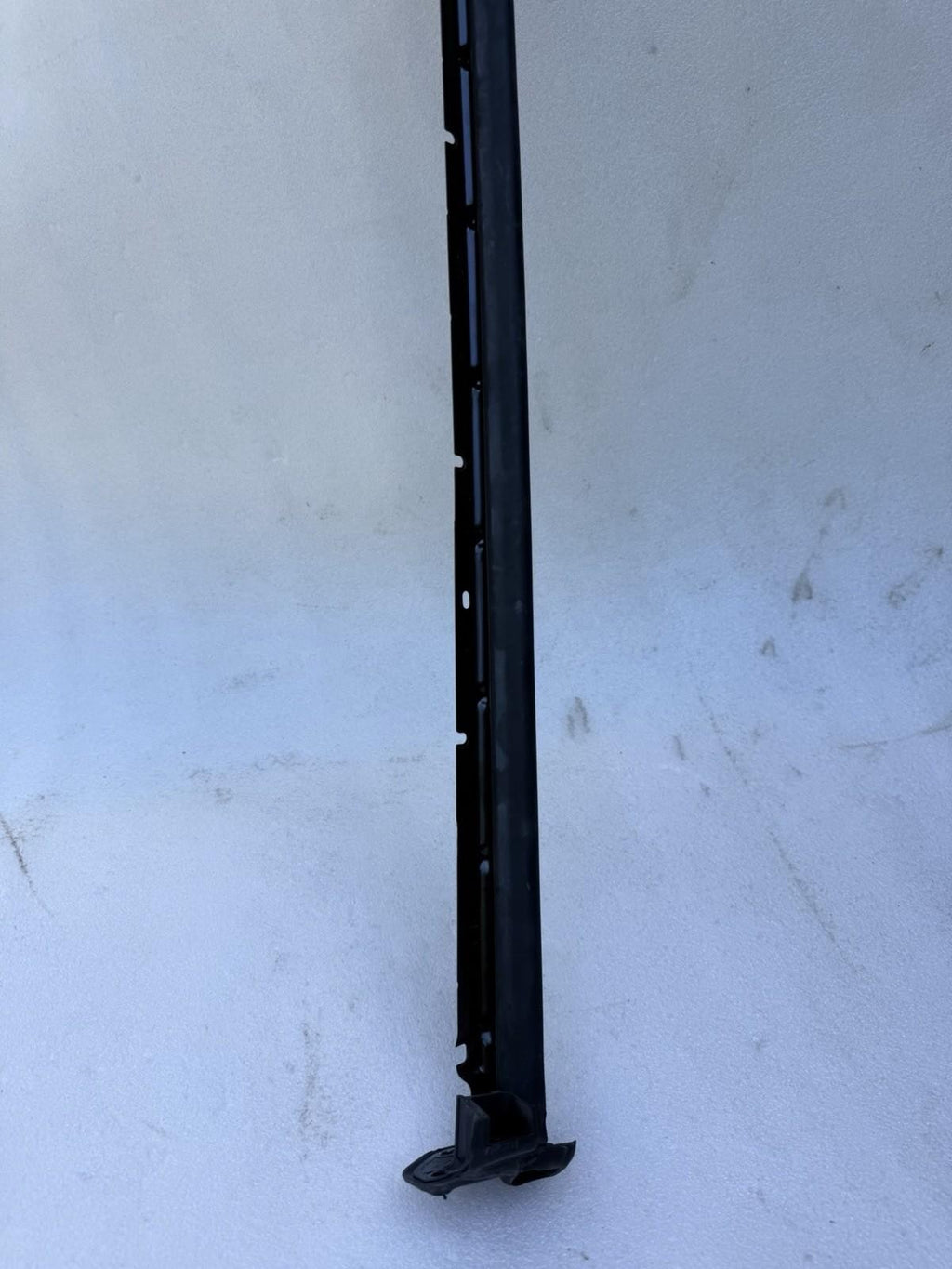 ♦️ 2016 - 2024 TESLA MODEL X REAR RIGHT SIDE DOOR SEAL BRACKET OEM, 1072080-90-D