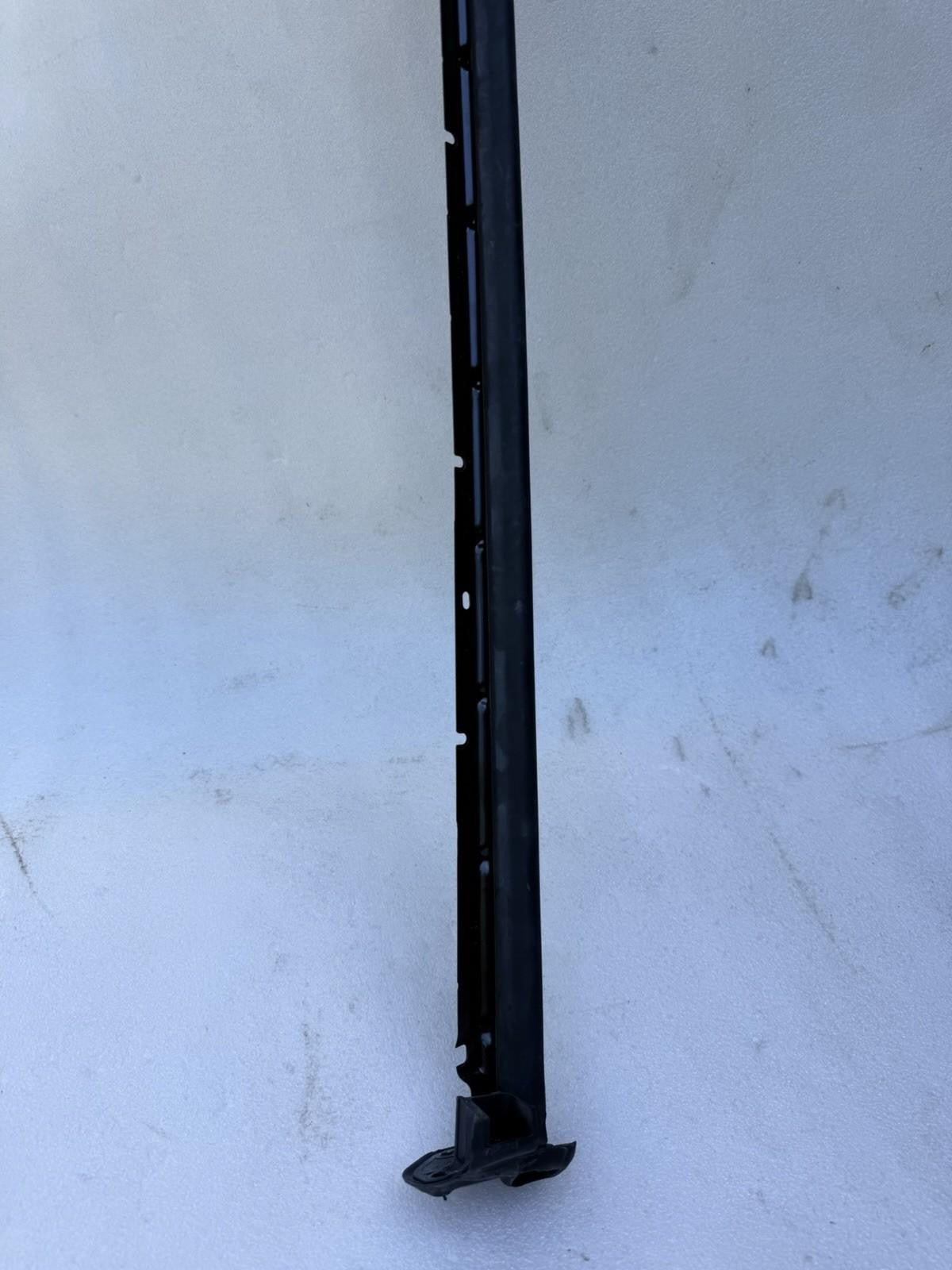 ♦️ 2016 - 2024 TESLA MODEL X REAR RIGHT SIDE DOOR SEAL BRACKET OEM, 1072080-90-D