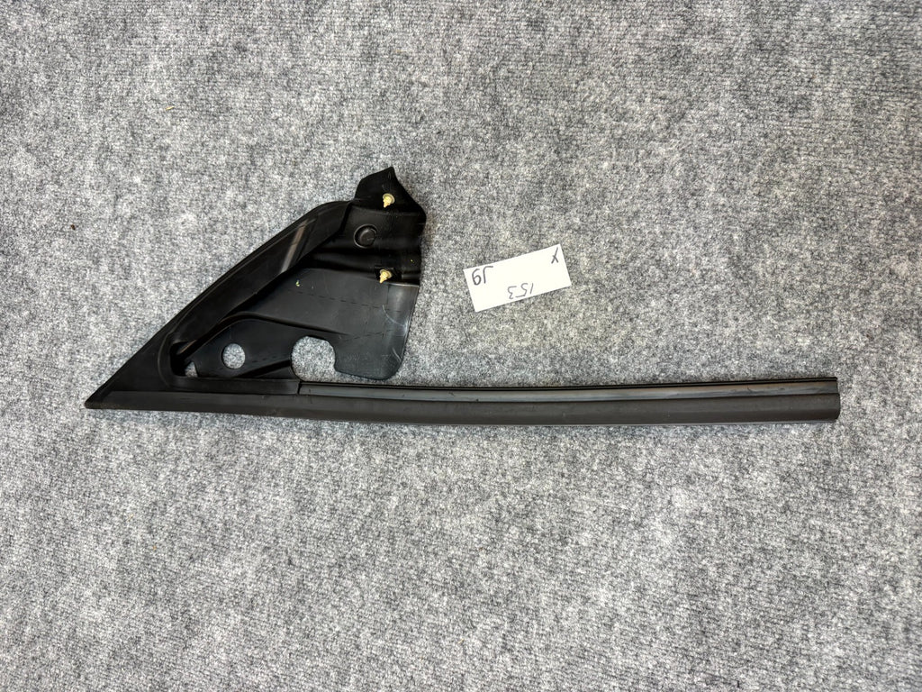 2020-2024 TESLA MODEL Y FRONT RIGHT SIDE RUN WEATHERSTRIP SEAL OEM, 1500067-00-C