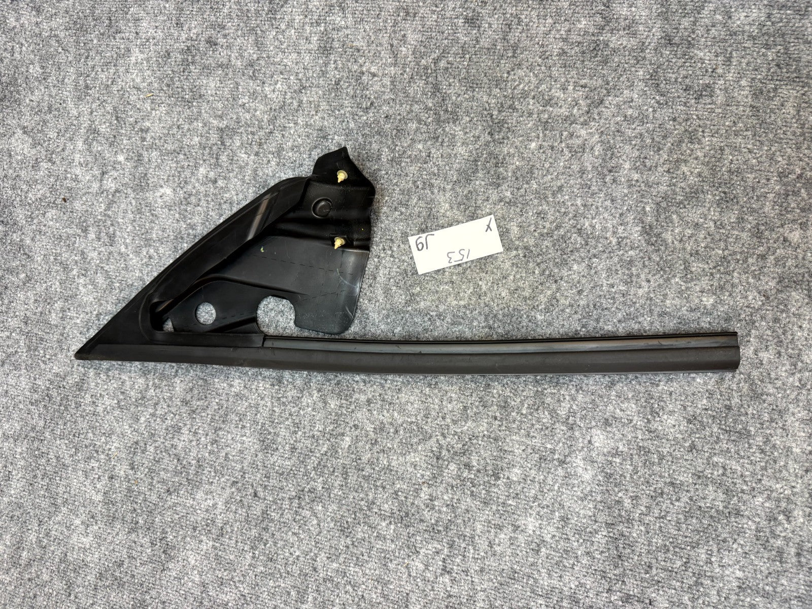2020-2024 TESLA MODEL Y FRONT RIGHT SIDE RUN WEATHERSTRIP SEAL OEM, 1500067-00-C