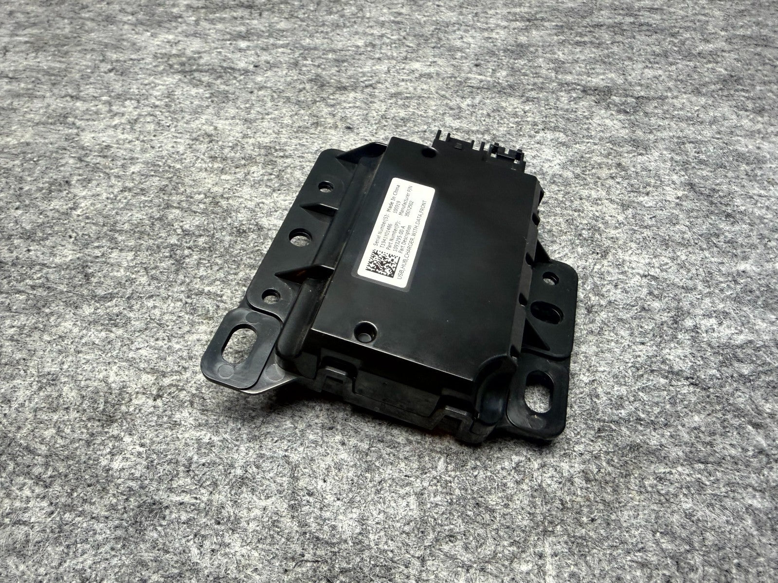 ♦️2017-2023 TESLA MODEL 3 FRONT USB HUB CHARGER CONTROL MODULE OEM, 1093295-00-A