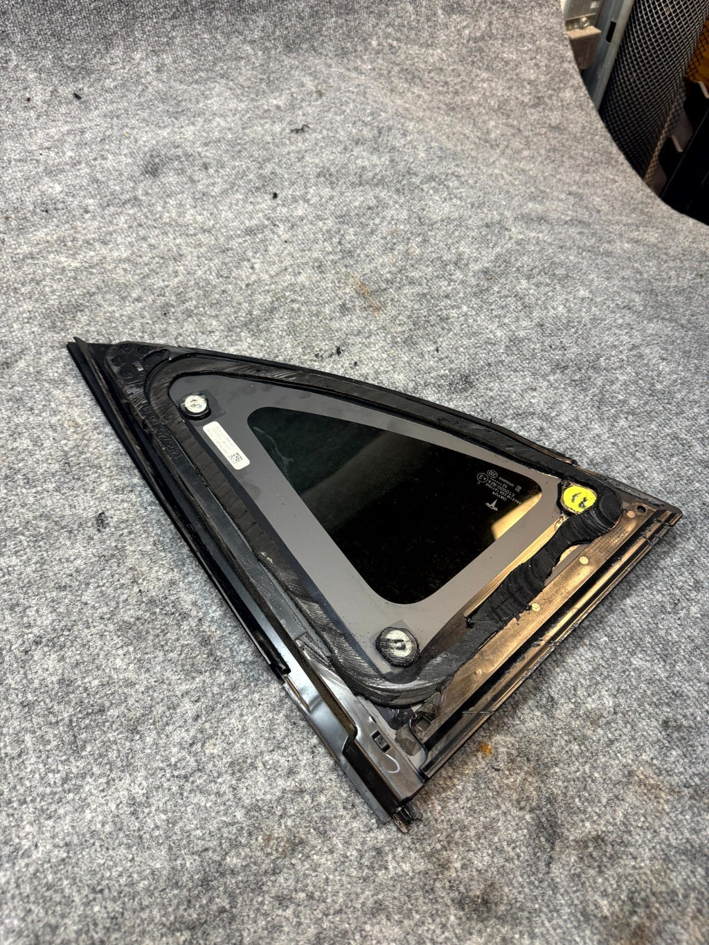 2020 - 2024 TESLA MODEL Y RIGHT REAR SIDE QUARTER WINDOW GLASS OEM, 1495741-00-J