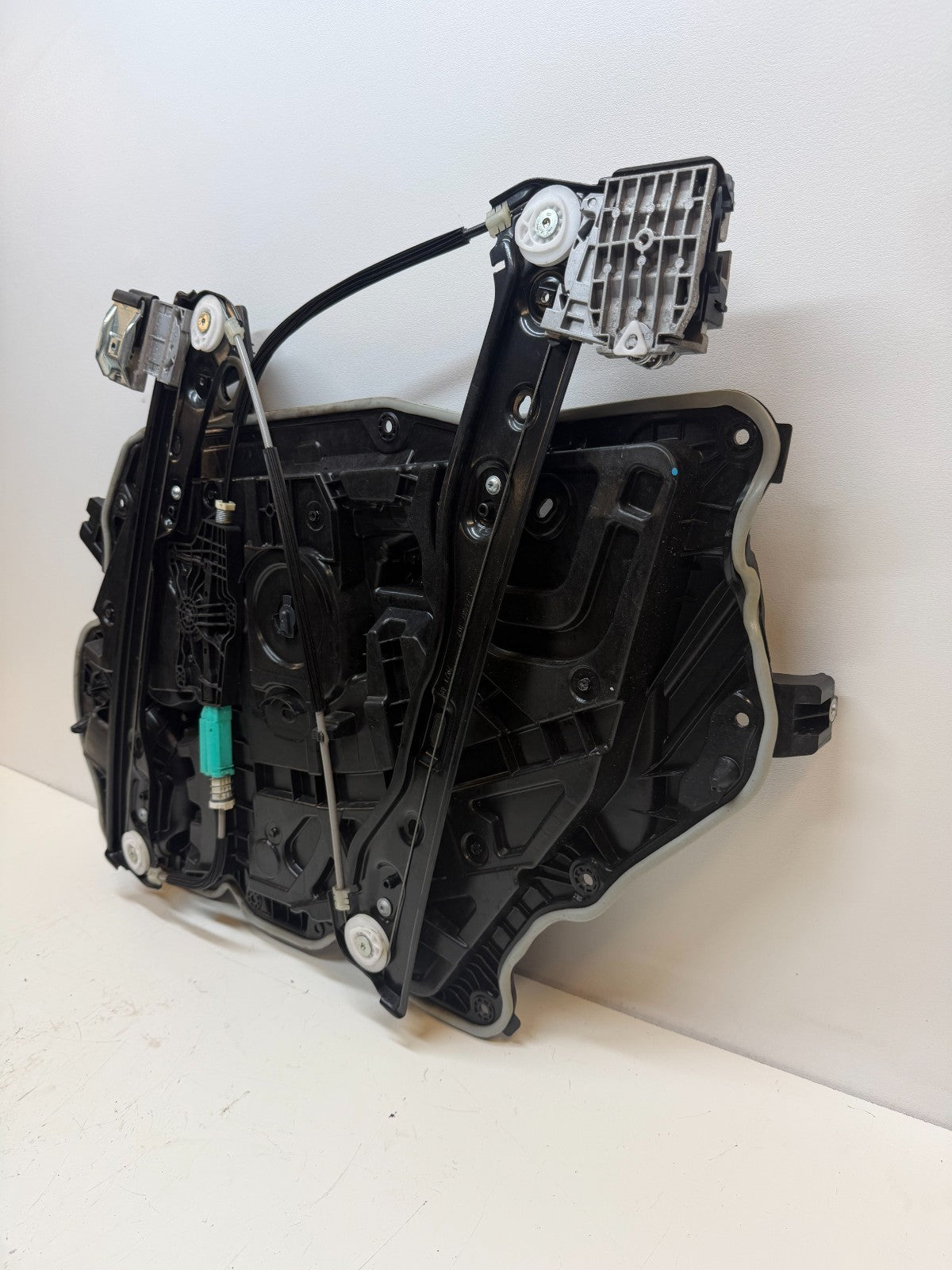 2020-2024 Tesla Model Y Front Left Window Regulator Motor Closeout 1495510-00-J