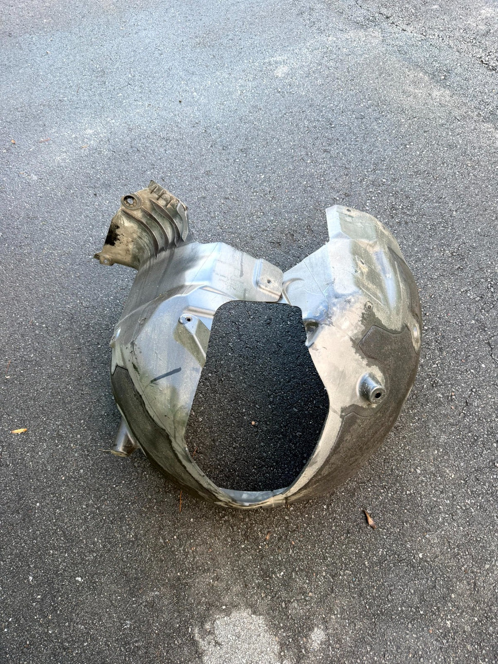 ♦️2017-2023 TESLA MODEL 3 FRONT RIGHT WHEEL FENDER SPLASH SHIELD OEM, 1081582-00